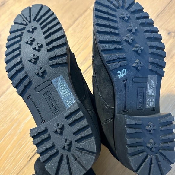 Women’s Cobble Hill Center Zip Leather Boot water resistant - Picture 4 of 9